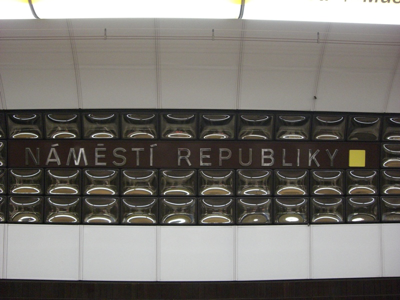 Náměstí Republiky駅