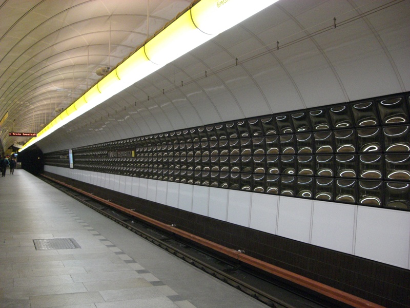 Náměstí Republiky駅