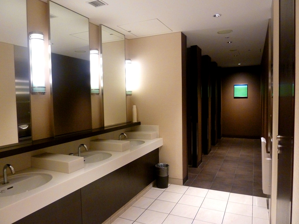 羽田空港国際線サクララウンジのトイレ
