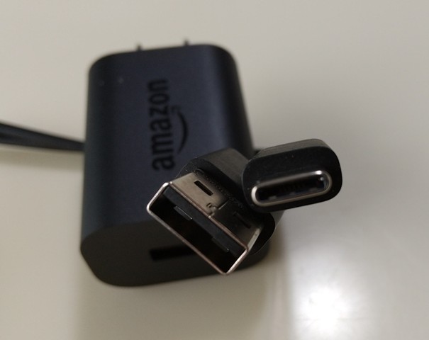 USB-C(2.0)ケーブル、9W電源アダプタ