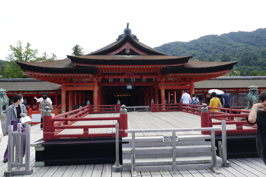広島の宮島観光　世界遺産の厳島神社