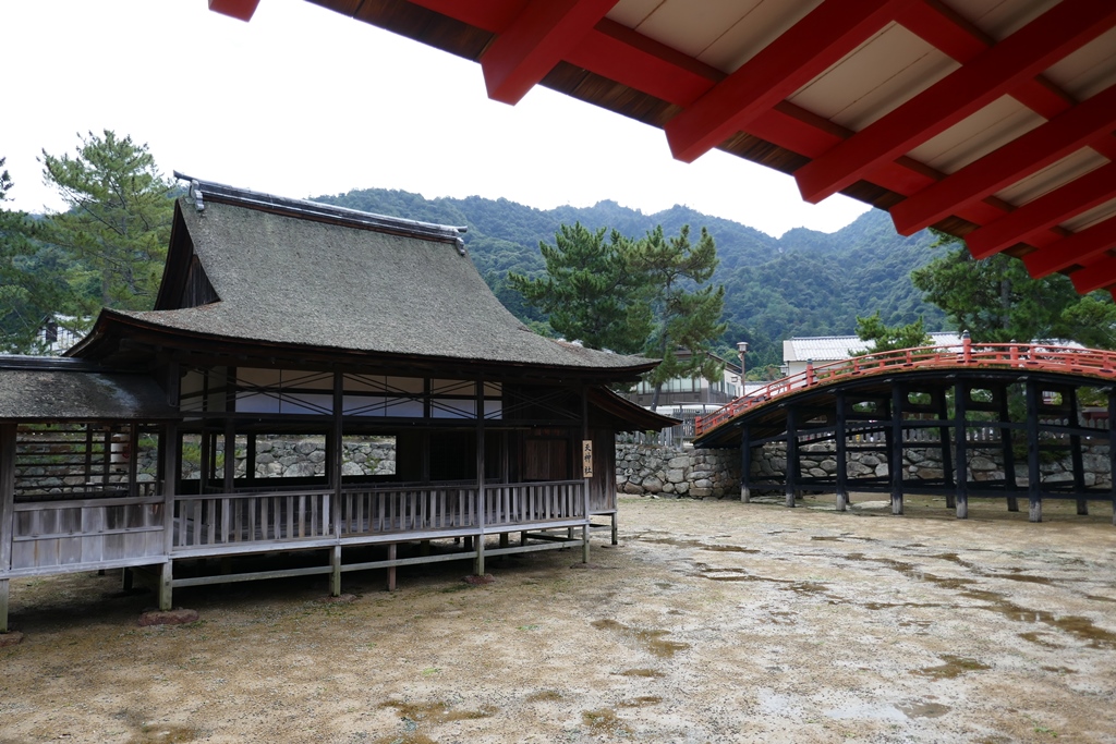 広島の宮島観光　世界遺産の厳島神社