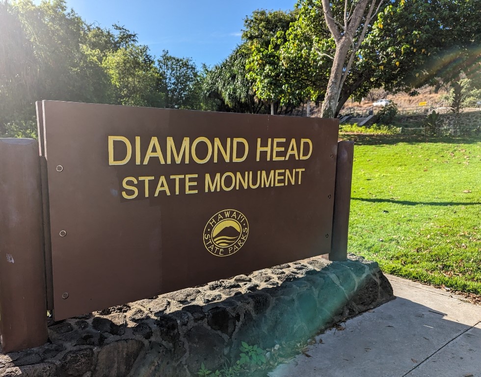 ダイヤモンドヘッド登山　ハワイ旅行　Diamond Head Hawaii