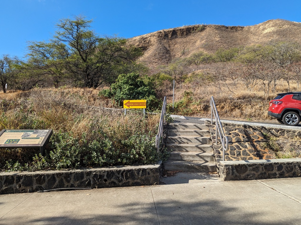 ダイヤモンドヘッド登山　ハワイ旅行　Diamond Head Hawaii