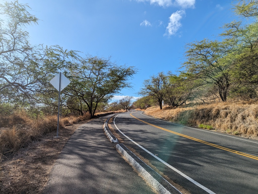 ダイヤモンドヘッド登山　ハワイ旅行　Diamond Head Hawaii