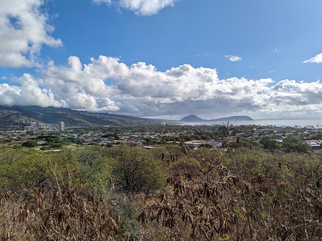 ダイヤモンドヘッド登山　ハワイ旅行　Diamond Head Hawaii