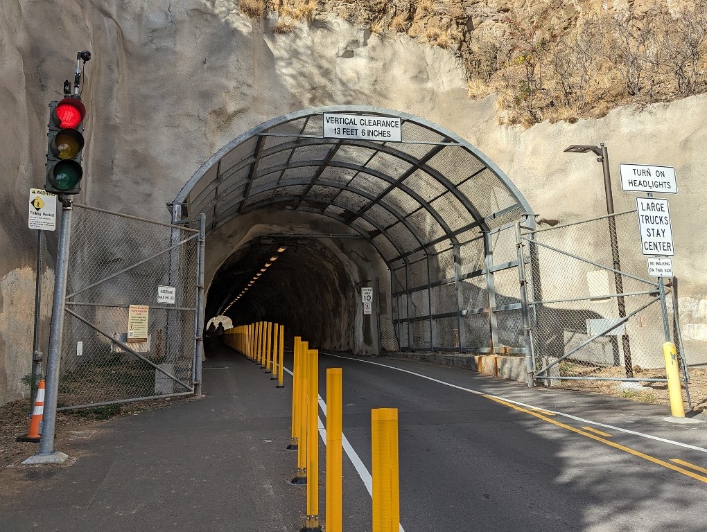 ダイヤモンドヘッド登山　ハワイ旅行　Diamond Head Hawaii