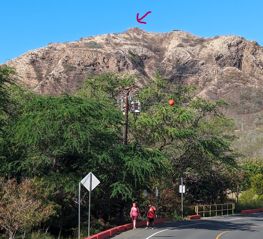 ダイヤモンドヘッド登山　ハワイ旅行　Diamond Head Hawaii