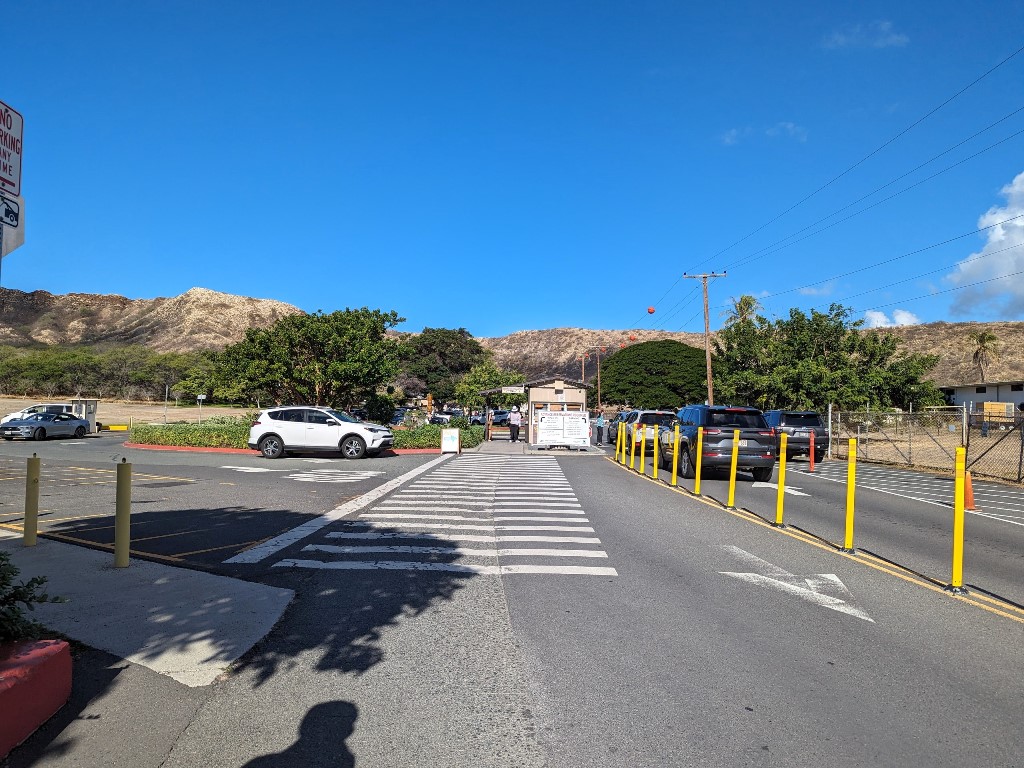 ダイヤモンドヘッド登山　ハワイ旅行　Diamond Head Hawaii