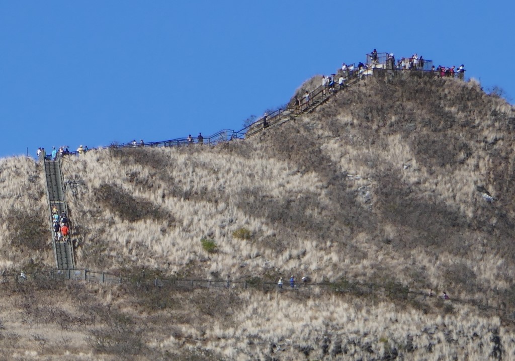 ダイヤモンドヘッド登山　ハワイ旅行　Diamond Head Hawaii