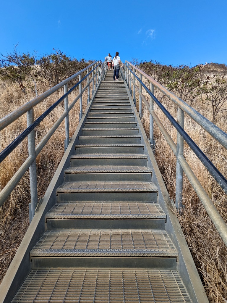 ダイヤモンドヘッド登山　ハワイ旅行　Diamond Head Hawaii