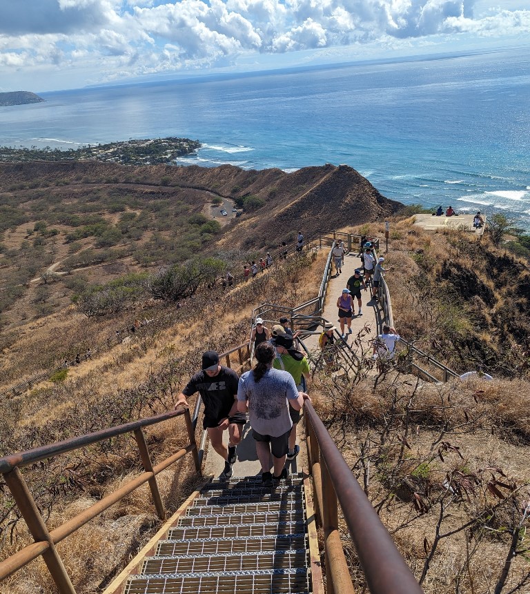 ダイヤモンドヘッド登山　ハワイ旅行　Diamond Head Hawaii