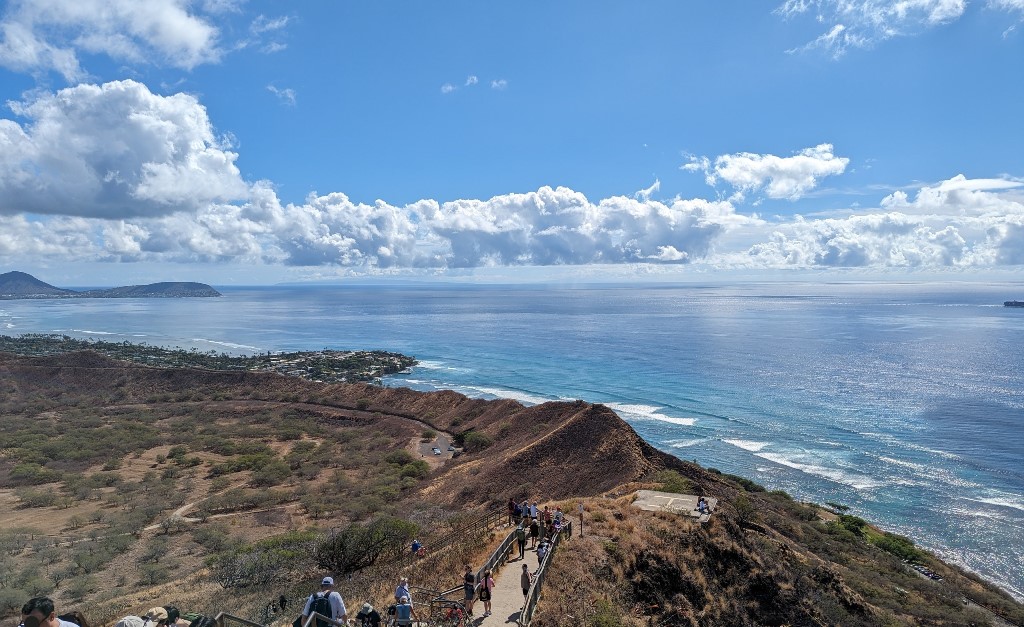 ダイヤモンドヘッド登山　ハワイ旅行　Diamond Head Hawaii